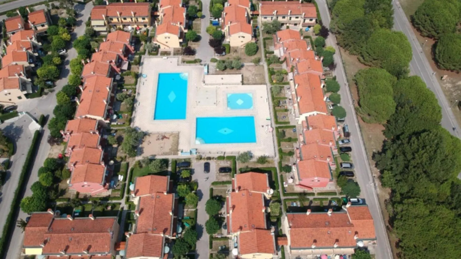Private Garden And 3 Shared Pools In Bibione 4 You